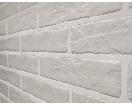 Nahaufnahme einer Wand mit weißen Ziegeln.