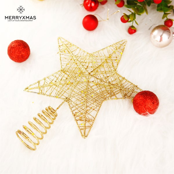 Goldener Weihnachtsbaumstern mit Spirale und roten Kugeln