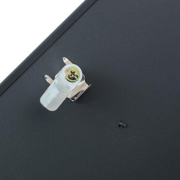 Detailansicht einer Metallverbindung an einem Gegenstand