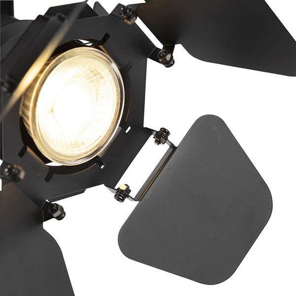 Scheinwerfer mit Blendschutzklappen