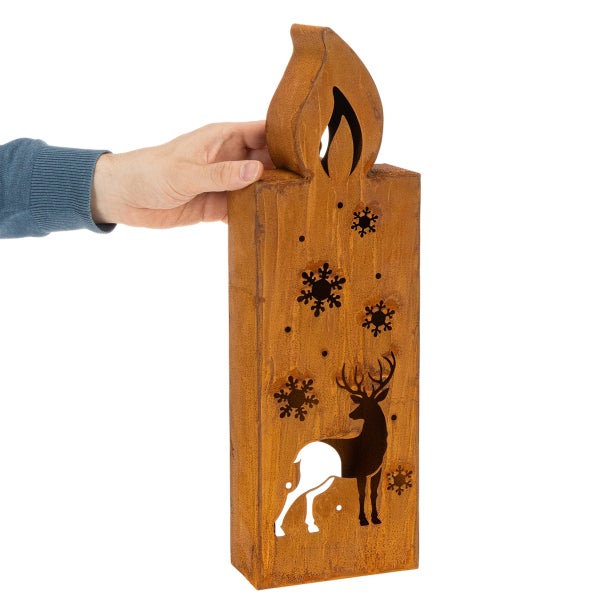 Dekorative Metallkerze mit Hirsch- und Schneeflocken-Motiv für den Garten.