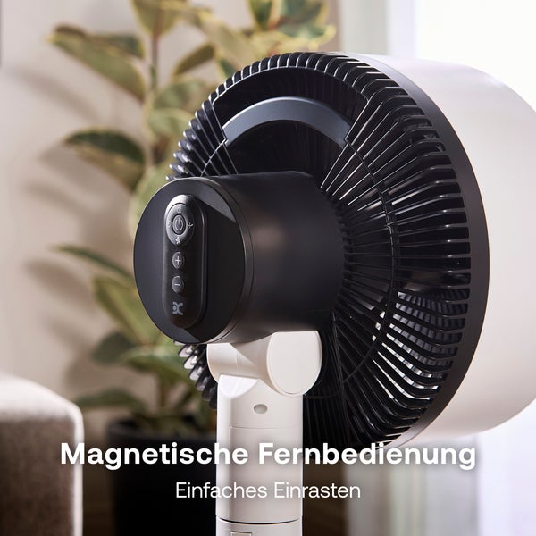 Detailansicht eines Ventilators mit magnetischer Fernbedienung, die einfach an der Rückseite einrastet.