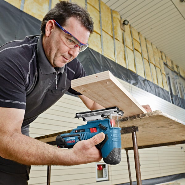 Bosch Akku-Stichsäge GST 12V-70 / 2x 2,0 Ah Akku + Ladegerät in L-Boxx - 06015A1000