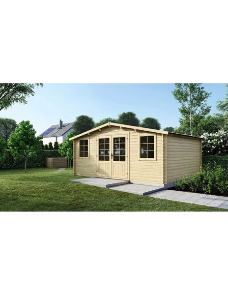 Geräumiges Gartenhaus aus Holz mit Satteldach, Doppeltür und zwei Fenstern in einem hellen, gepflegten Garten mit Rasenfläche.