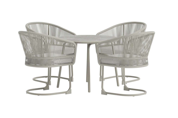Gartenmöbel-Set mit rundem Tisch und vier Sesseln mit Seilbespannung