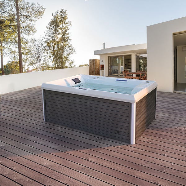 Home Deluxe - Outdoor Whirlpool - STREAM PURE - Maße: 211 x 157 x 75 cm - Inkl. Heizung, 24 Massagedüsen und 4 äußeren Lichtquellen I Außen Whirlpool Spa für 3 Personen