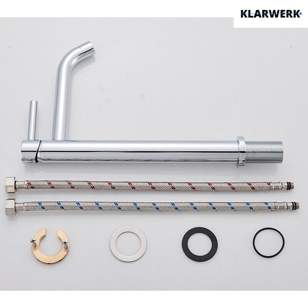 Einhebel Waschtischarmatur von Klarwerk mit Anschlusszubehör und Befestigungsmaterial auf einer Fläche dargestellt.