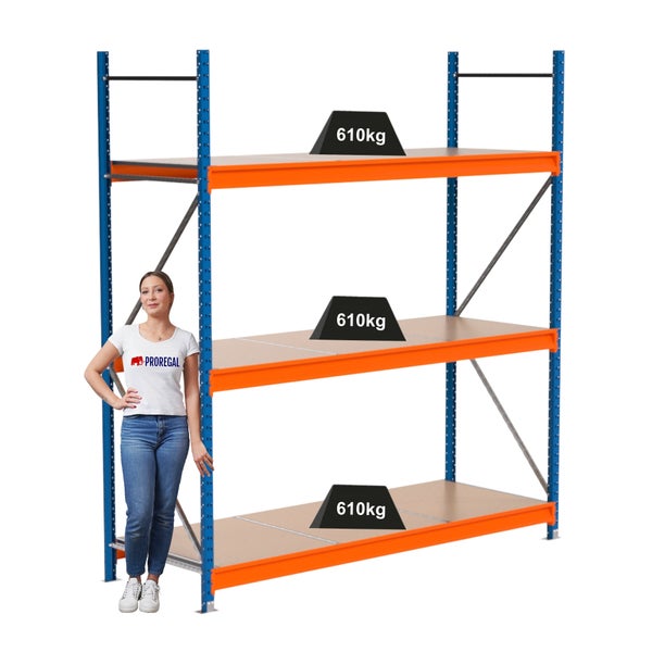 Blaues und oranges Schwerlastregal mit drei Regalebenen, jede mit einer Traglast von 610 Kilogramm.