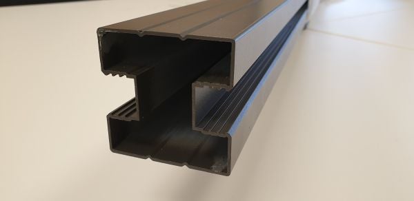 GartenLand Steckzaunpfosten Aluminium 6,8 cm x 6,8 cm x 239 cm Anthrazit 2 Nuten für Steckzaunelemente inkl. Pfostenkappe