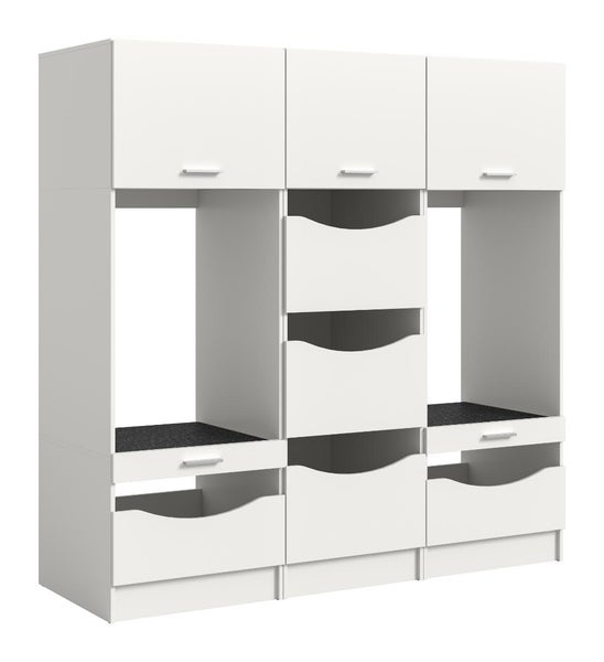 Weißes modulares Schranksystem mit drei Sektionen, Oberschränken, Schubladen mit Griffen und Aussparungen sowie zwei dunklen Arbeitsplatten.