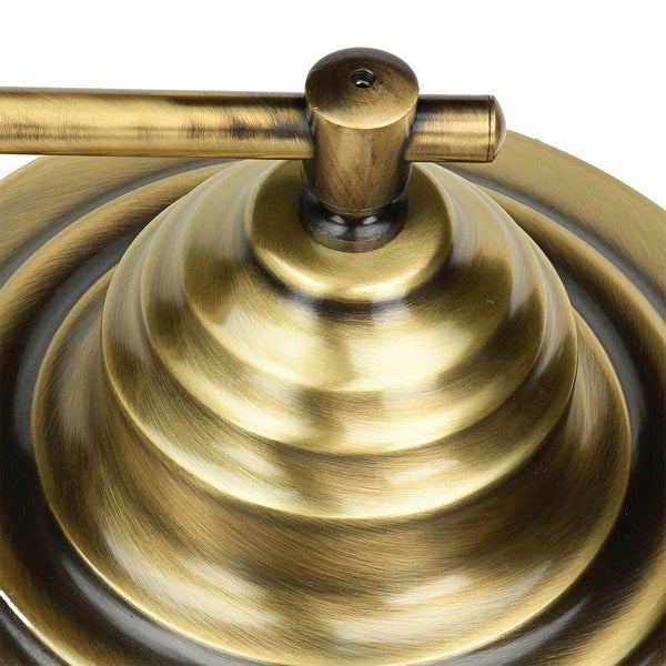 Detailaufnahme einer Lampe mit spiralförmigem Lampenfuß und Metallarm