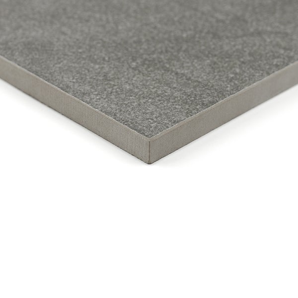 Steinfliese in quadratischer Form mit strukturierter Oberfläche zur Bodenverlegung