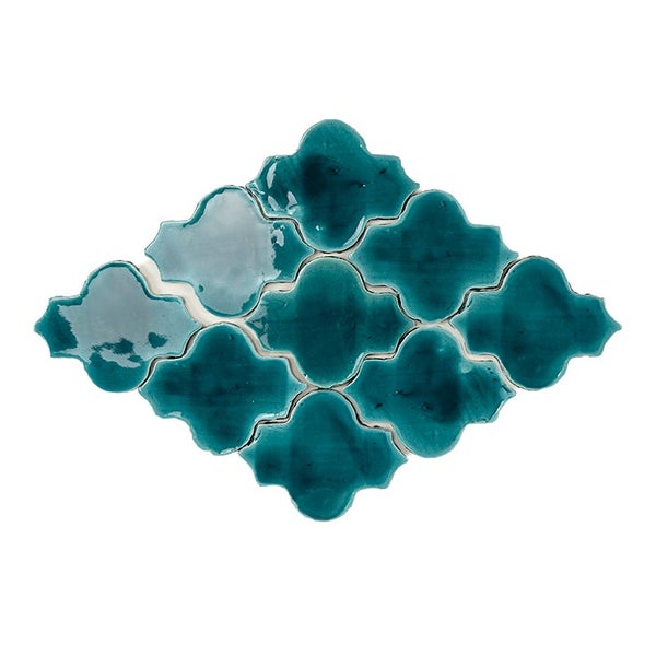 Set aus marokkanischen Wandfliesen in orientalischer Form mit glänzender Oberfläche für eine dekorative Wandgestaltung.