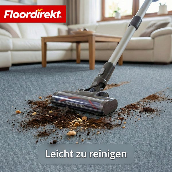 Staubsauger reinigt einen Teppich von Schmutz, FloorDirekt Logo