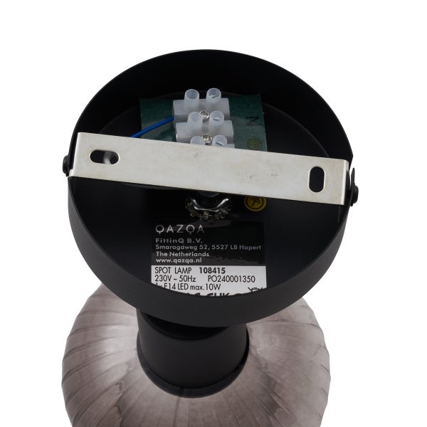 Innenansicht einer schwarzen QAZOA Spot Lampe mit Montageplatte