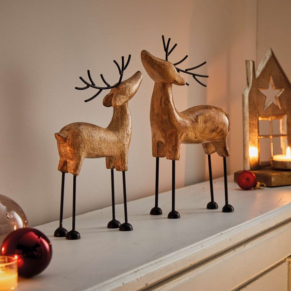 Dekorative Holzrenfiguren mit Metallgeweih und Beinen