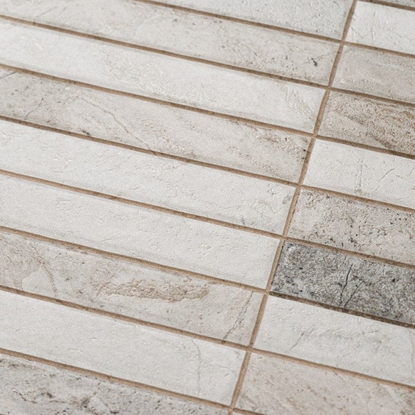 Wandfliesen im Riemchenformat mit strukturierter Oberfläche in Steinoptik für den Innenbereich