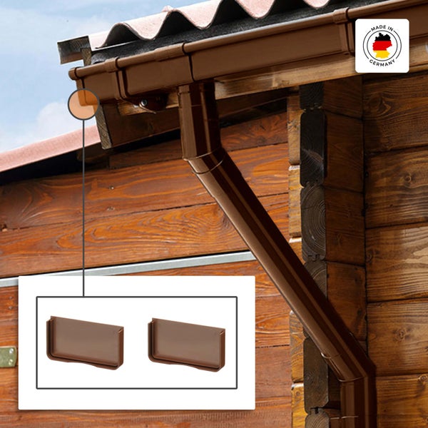 Kastenförmige Dachrinnen-Endstücke aus Kunststoff in Braun, montiert an einem Gartenhaus aus Holz. Hergestellt in Deutschland.