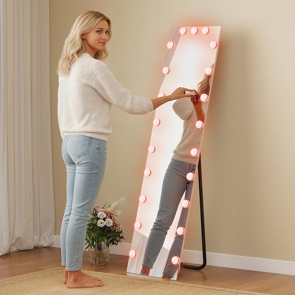 Kosmetikspiegel mit zwei leuchtenden Kugellampen