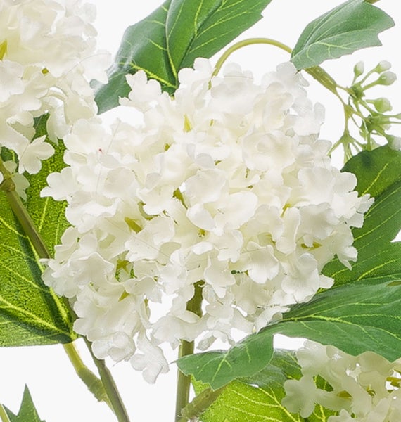 Künstlicher Dekozweig mit grünen Blättern und weißen Blütenknospen