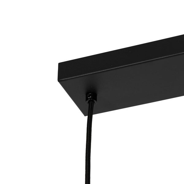 Detailaufnahme einer Deckenhalterung mit Kabel