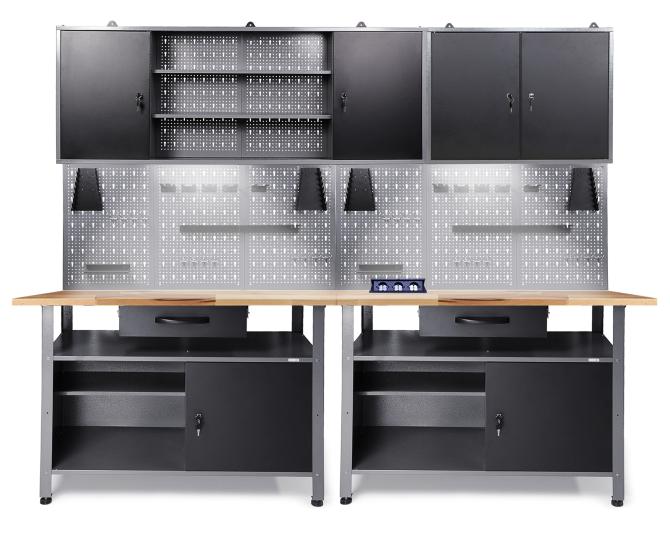 Werkbank mit Werkzeugschränken und Lochwand für Werkstattorganisation