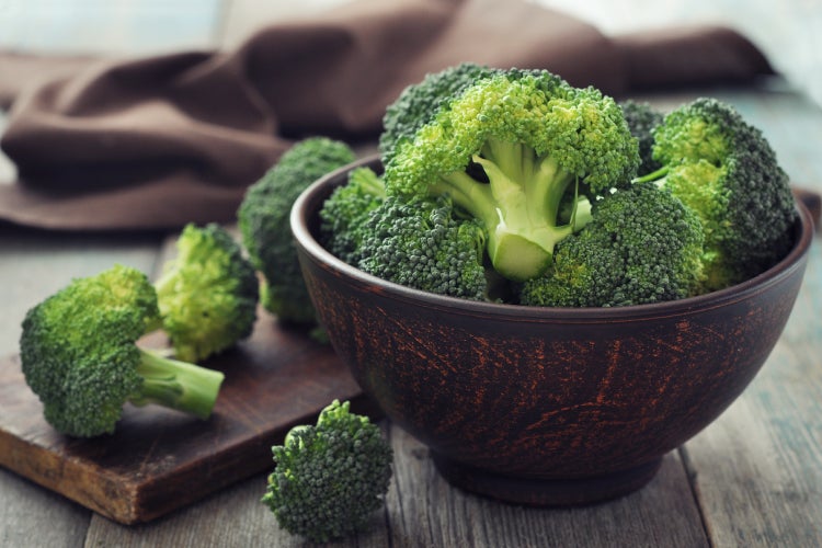 SAFLAX Garden in the bag - BIO - Broccoli - Calabrese - Brassica oleracea - 100 Samen - Mit Anzuchtsubstrat im praktischen, selbst aufstellenden Beutel