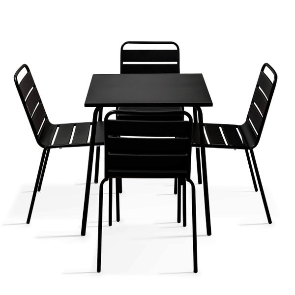 Schwarzes Gartenset aus Metall mit quadratischem Tisch und vier Stühlen im Latten-Design.