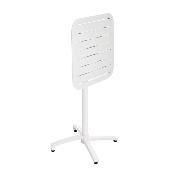 Unterseite eines weißen Gartentisches mit Klappmechanismus und Befestigung der Tischbeine an der Tischplatte.