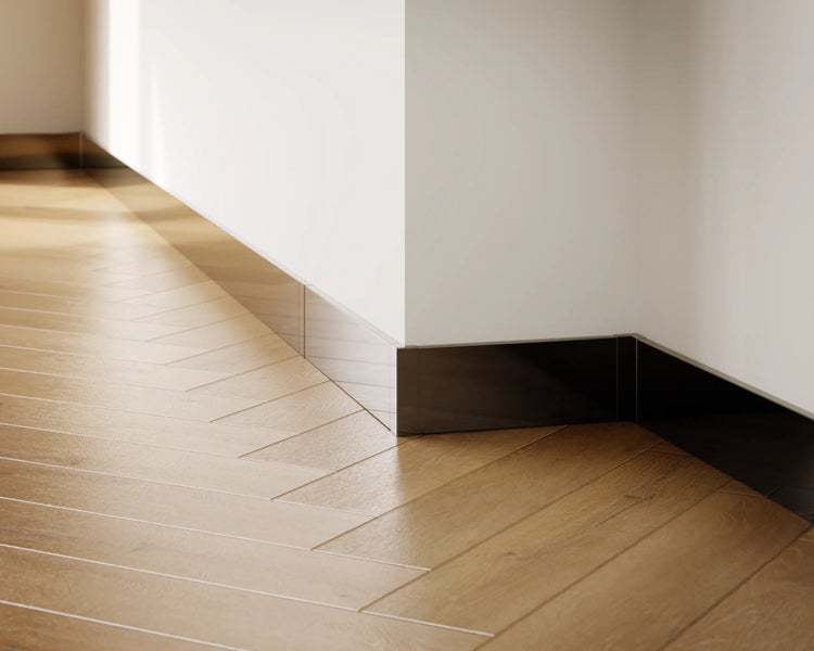 Boden mit Sockelleiste an einer Wand