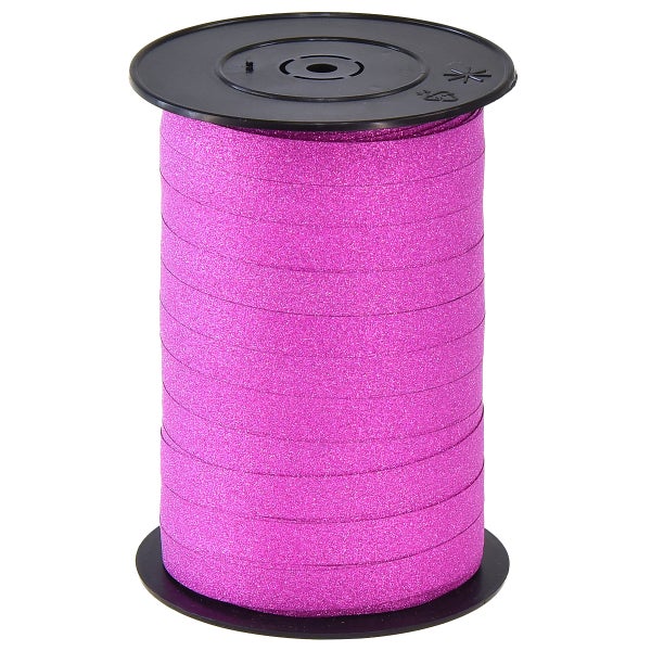 Spule mit pinkem, glitzerndem Geschenkband