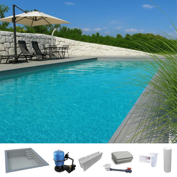 Eingelassener Rechteckpool aus Styroporsteinen auf einer Terrasse mit Gartenmöbeln und Steinmauer. Set mit Sandfilteranlage, Folie und Einbauteilen.