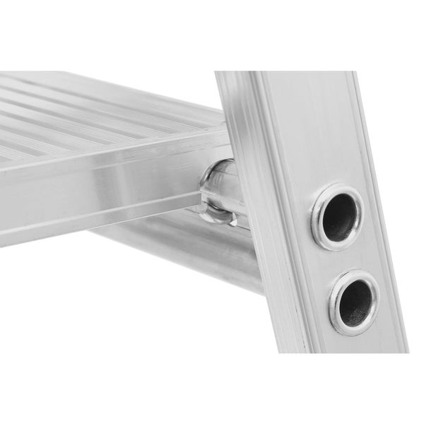 Detailansicht einer Aluminiumleiter mit Profilstufenverbindung und Holmverstärkung