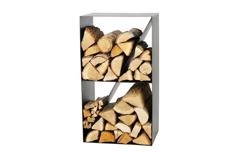 Brennholzregal aus Metall mit gestapeltem Holz