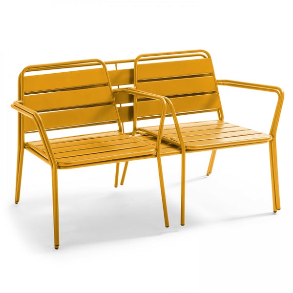 Moderne Gartenbank aus Metall für zwei Personen in Senfgelb mit Armlehnen.
