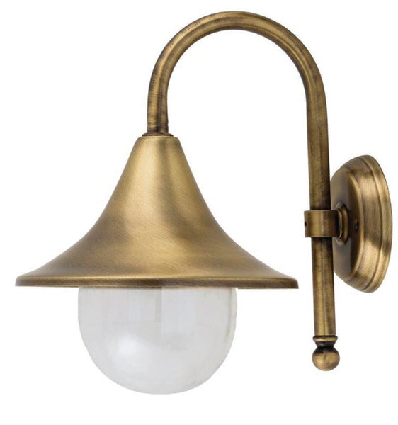 Wandleuchte für den Außenbereich mit Lampenschirm und Glaskugel