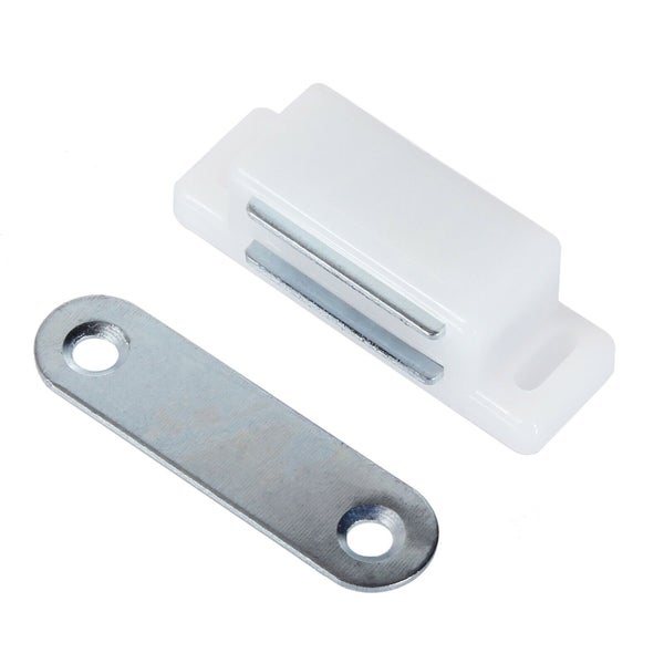 Ein magnetischer Möbelschnapper bestehend aus einem Kunststoffgehäuse mit Magneten und einem zugehörigen Metallgegenstück.
