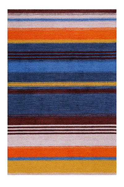 Teppich mit bunten horizontalen Streifen