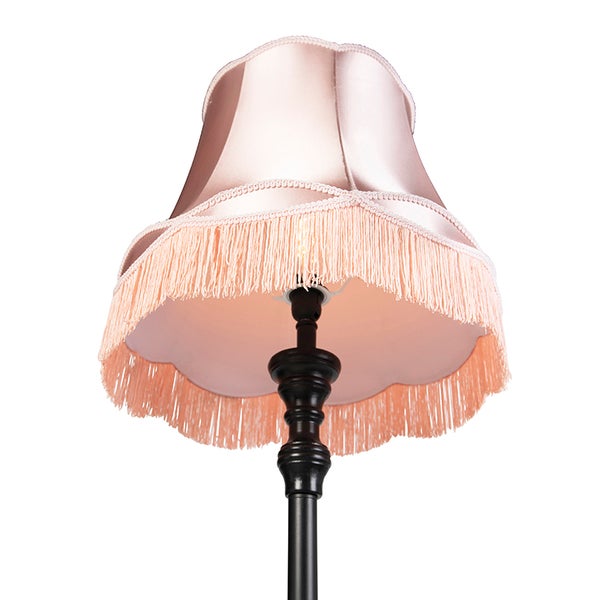 Klassische Lampe mit Textilschirm und Fransen, schwarzer Standfuß.