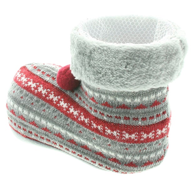 Gestrickter Hausschuh mit Muster und Bommel