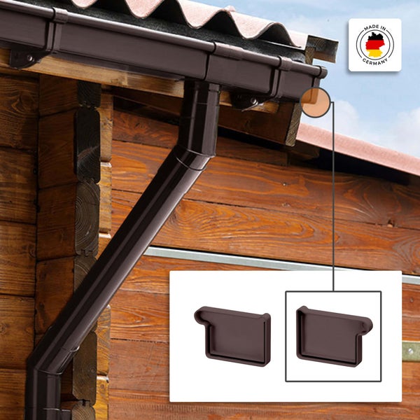 Kastenrinnen-Endstück aus braunem Kunststoff an einer Gartenhaus-Dachrinne montiert, Made in Germany Logo.