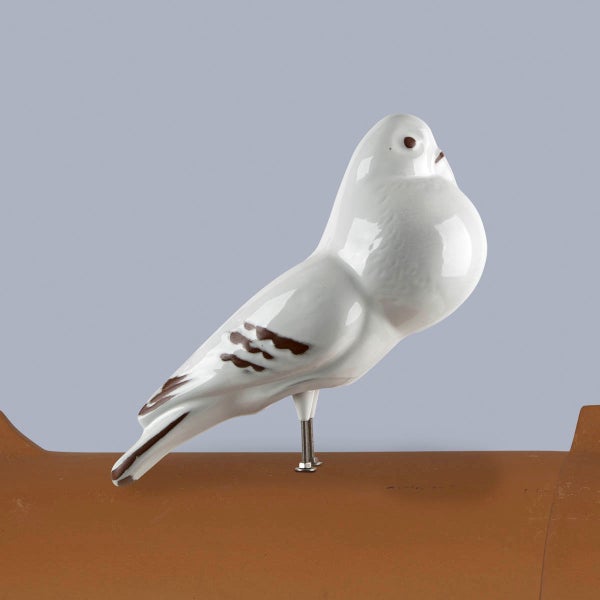 Firstfigur Taube aus Keramik zur Dachdekoration.