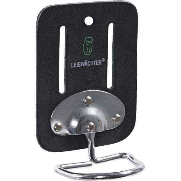 Eine Säbelsäge schneidet Metallprofile.