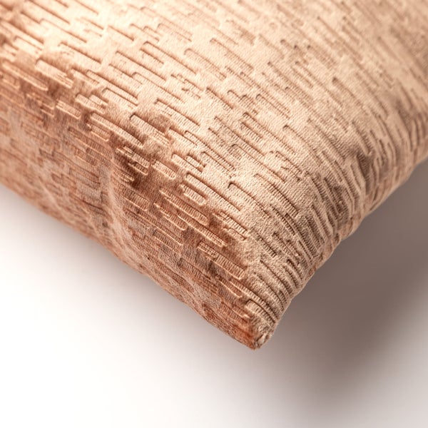 Dekokissen mit strukturierter Oberfläche