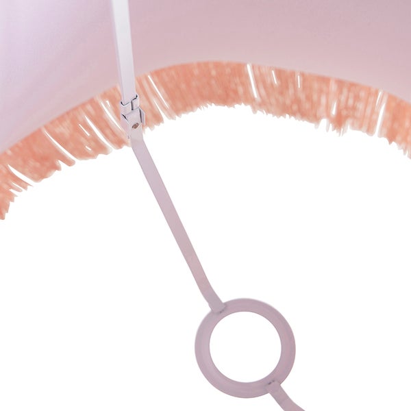 Detailansicht eines Lampenschirms mit Fransen