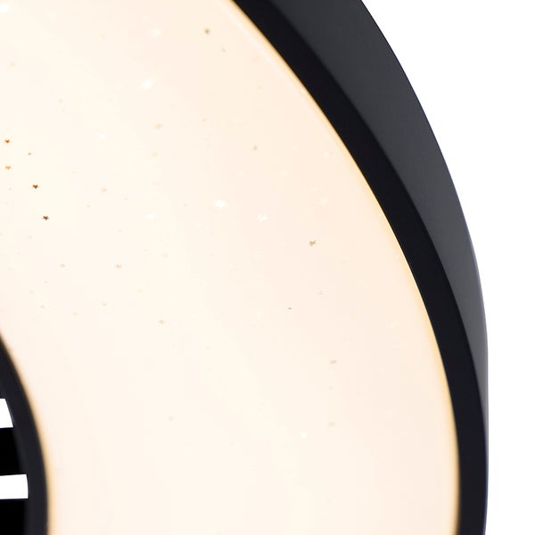 Detailansicht einer Deckenleuchte mit Sterneneffekt und schwarzem Rand.