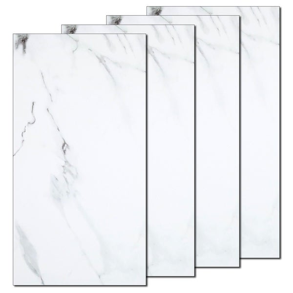 Vier Wandfliesen mit Marmoroptik