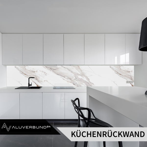 Moderne Küche mit Marmor Küchenrückwand