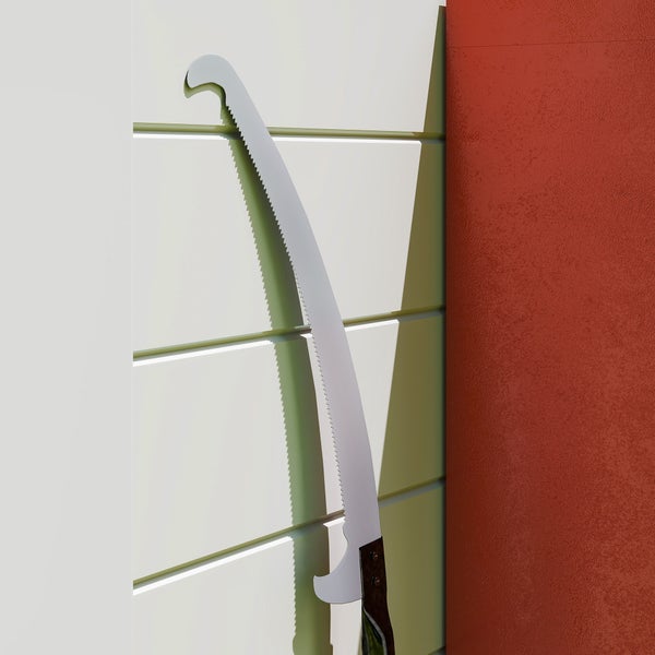 Baumsäge mit gebogenem Sägeblatt und Holzgriff