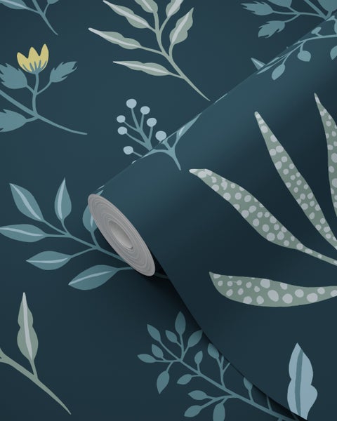 Tapetenrolle mit floralem Muster